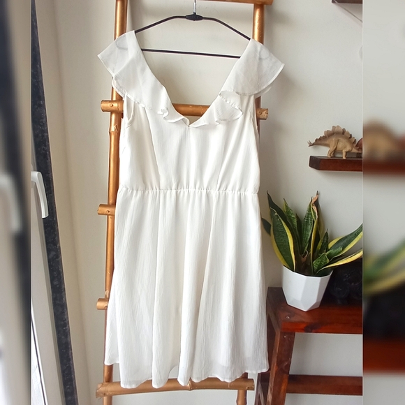 VILA Dresses & Skirts - Vila White Skater Flowy Dress